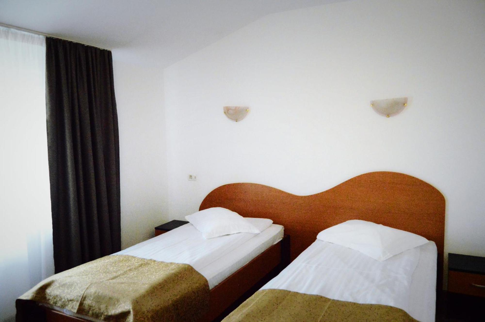 Pension Delia Gardens Timişoara Extérieur photo