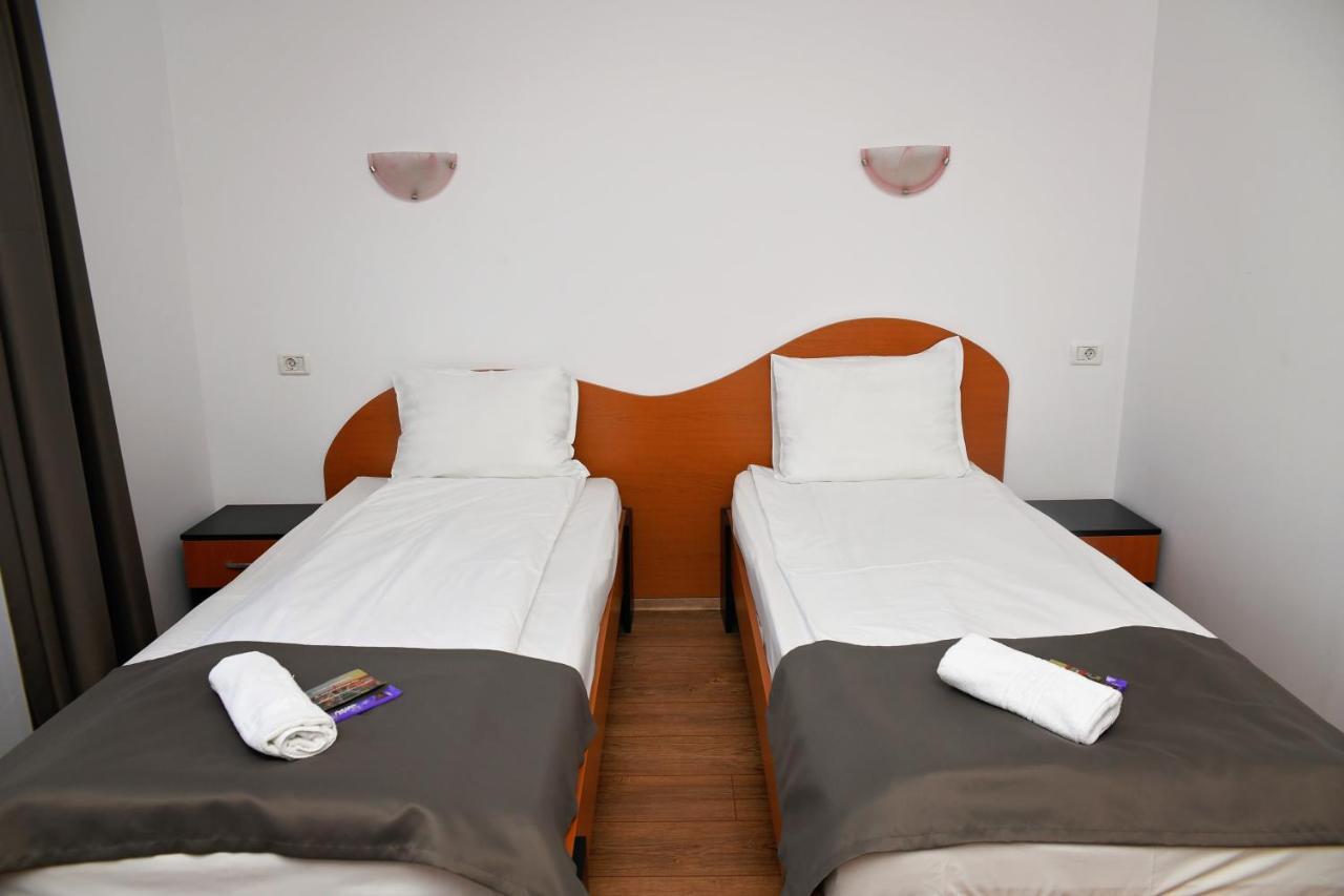 Pension Delia Gardens Timişoara Extérieur photo